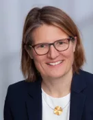 Prof. Dr. Julia<br />
Hauer<br />
<br />
Leitung Kinderzentrum<br />
Chefärztin des Zentrums für Kinder- und Jugendmedizin<br />
München Klinik Harlaching<br />
München Klinik Schwabing