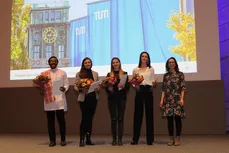 This year's Diversity-Award winners with the Diversity Officer Andrea Goettler (r.)